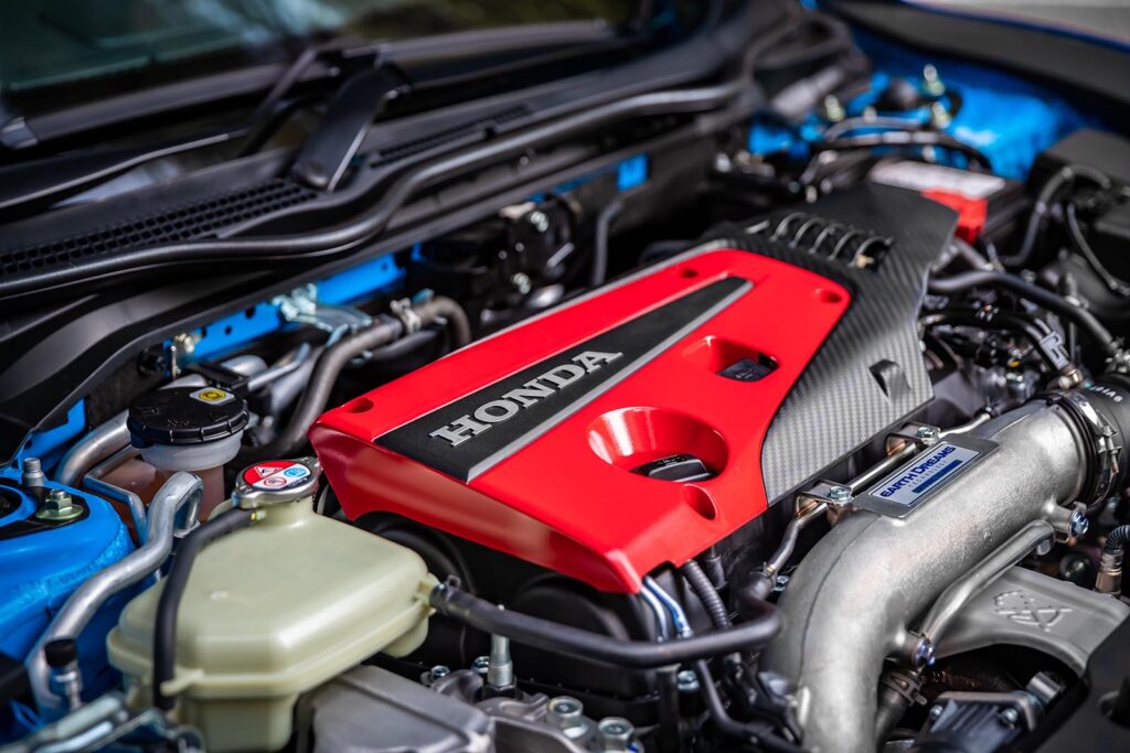 engine close up civic type R