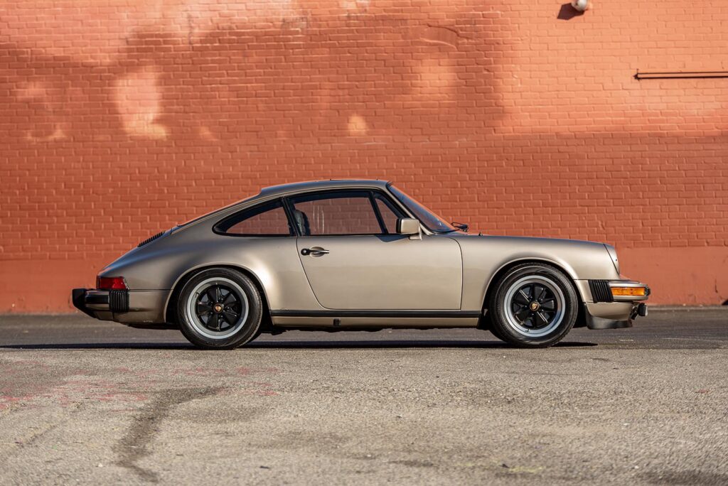 Side profile of 911 SC brick background