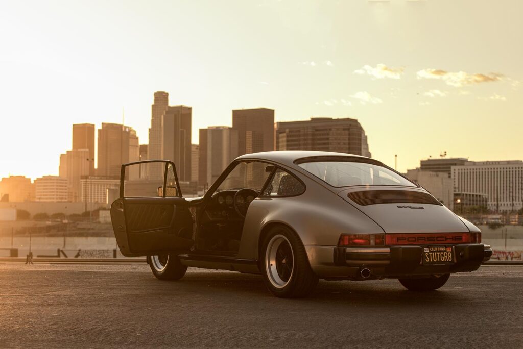 bronze 911 SC door open skyline background