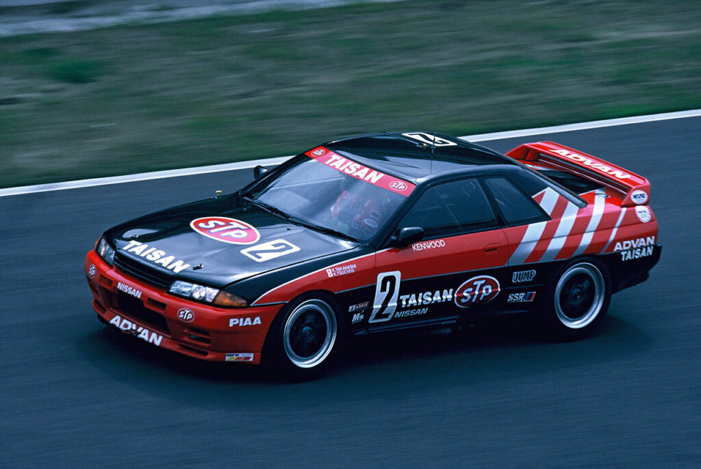 black and red r32 skyline race car