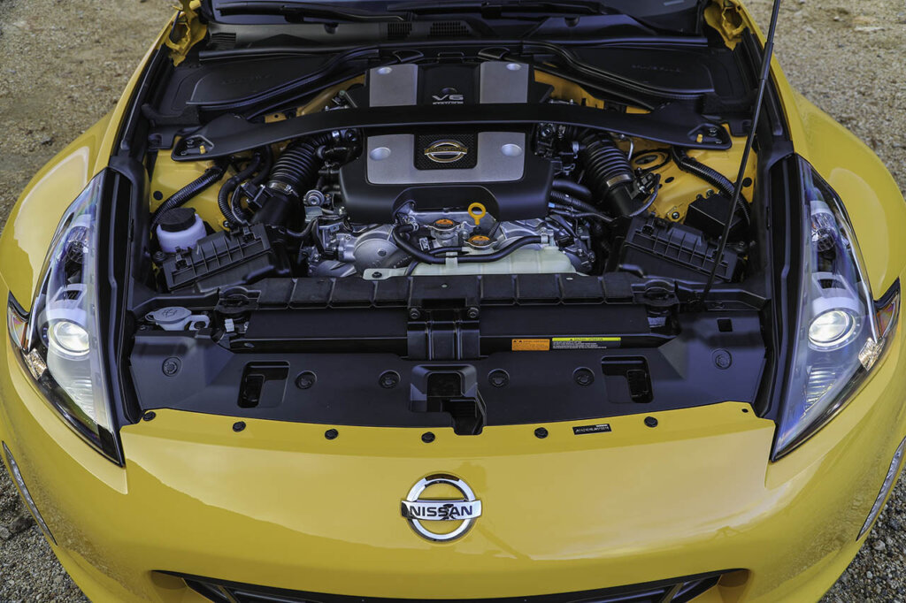 yellow nissan datsun 370z engine 