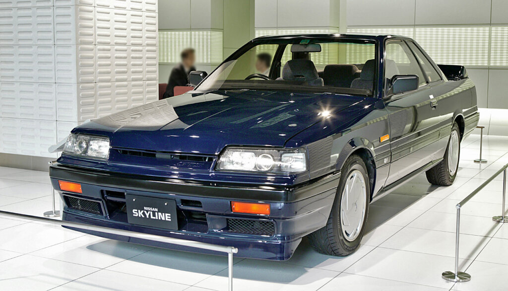 dark blue nissan r31 skyline