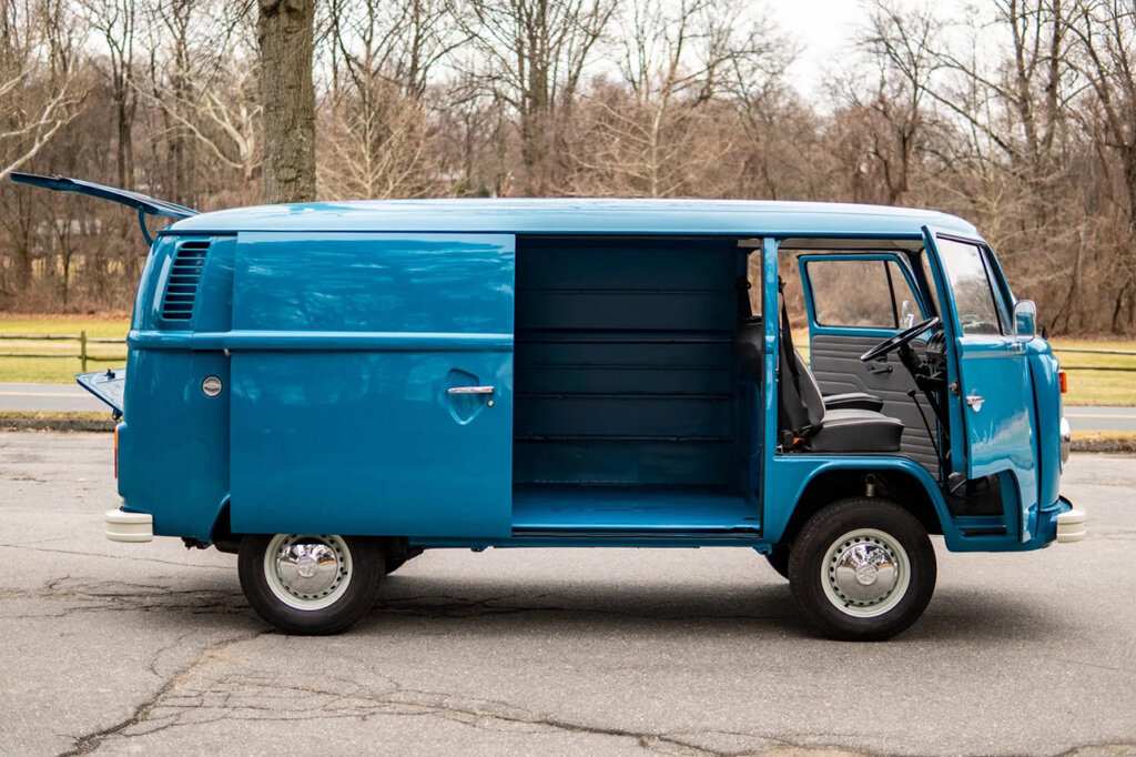 blue Delivery van VW Bus