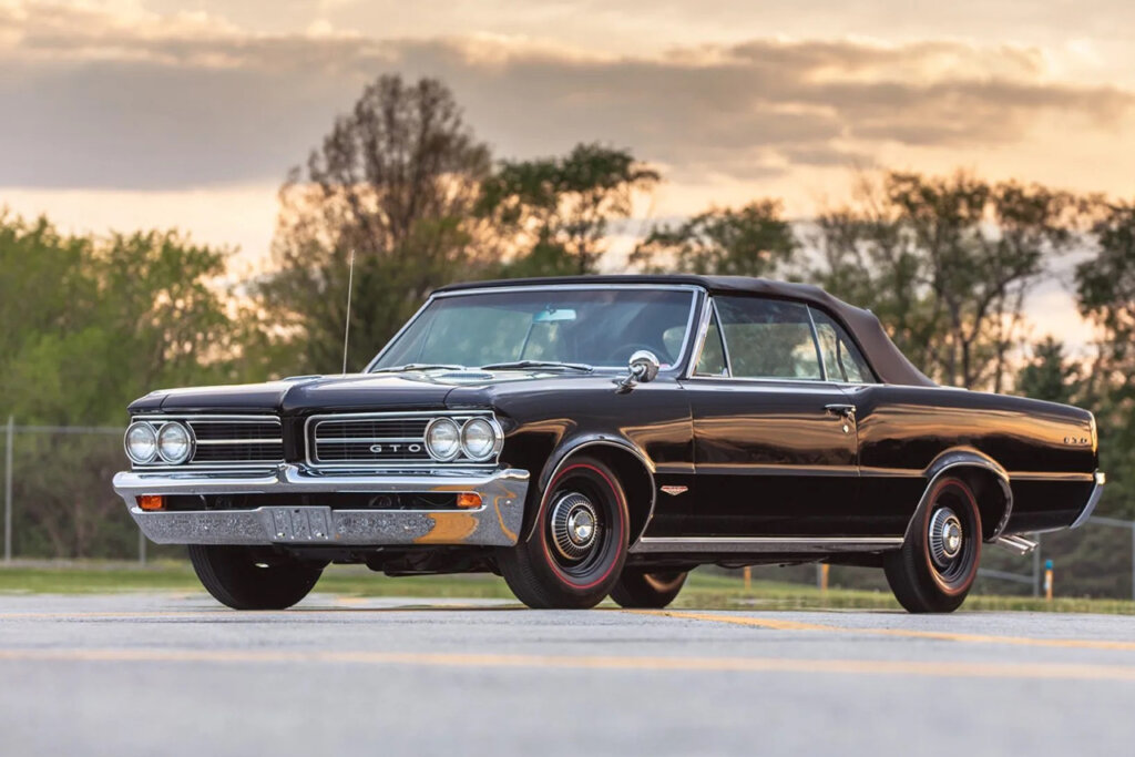 1st gen GTO on road sunset