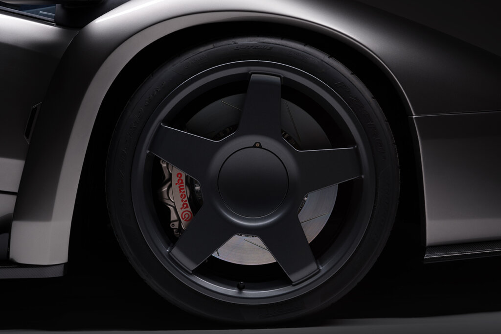 Black 19" Wheel up close, Eccentrica Diablo
