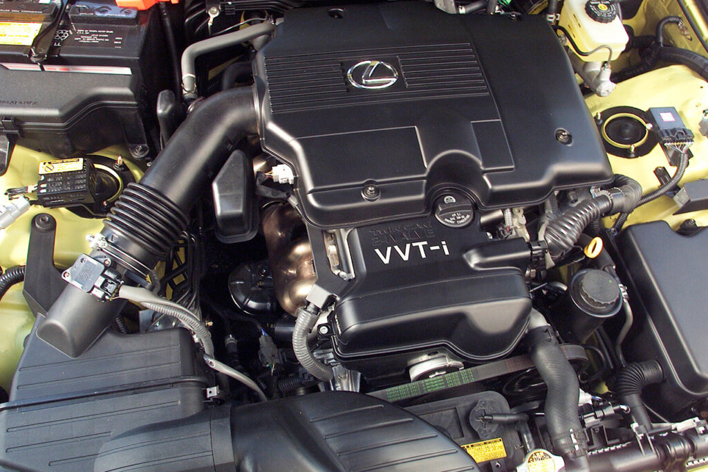 1JZ-GE engine with stock coverings in a Lexus Engine