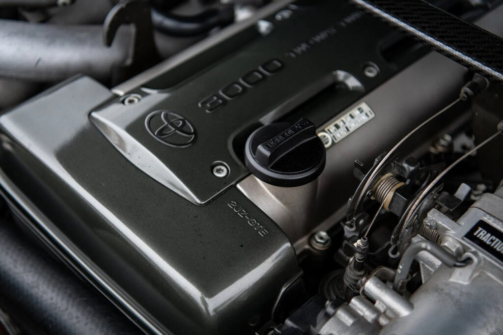 close up detail of a 2JZ engine valve cover
