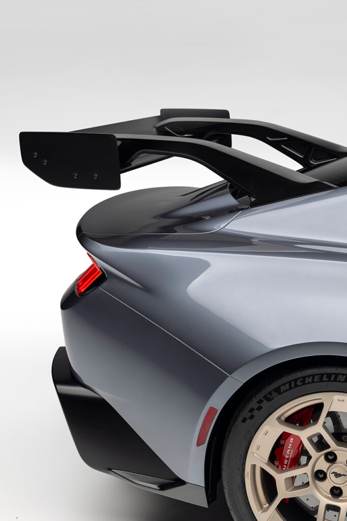 Rear shot of the Commander Wing Spoiler car on white background