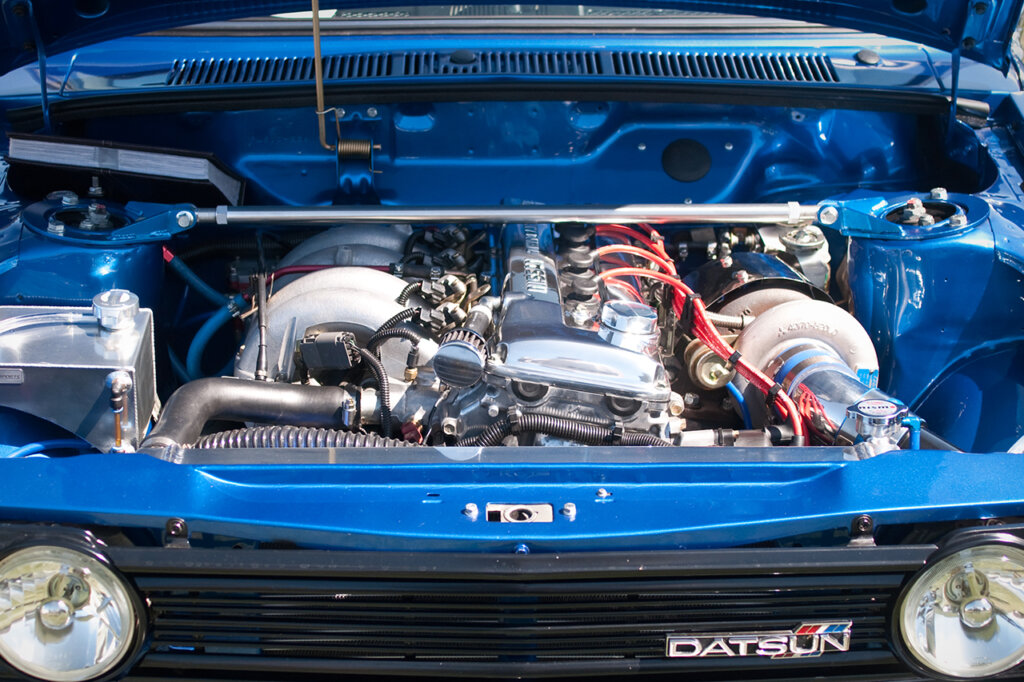 Nissan SR20 in a blue Datsun car