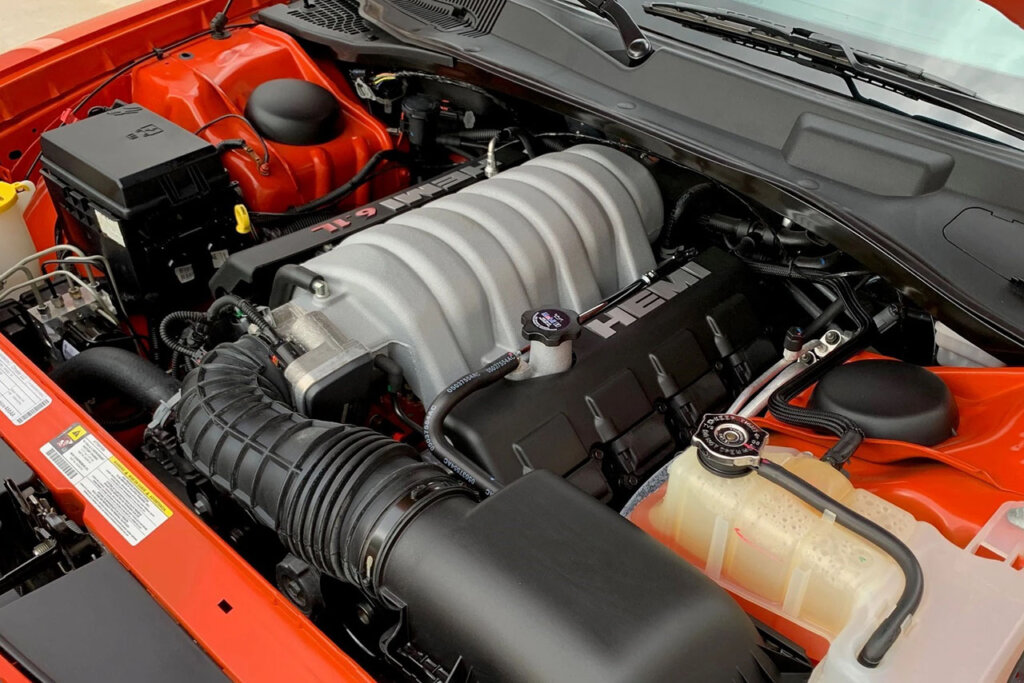 Closeup shot of a 6.1L HEMI engine in a Dodge Charger
