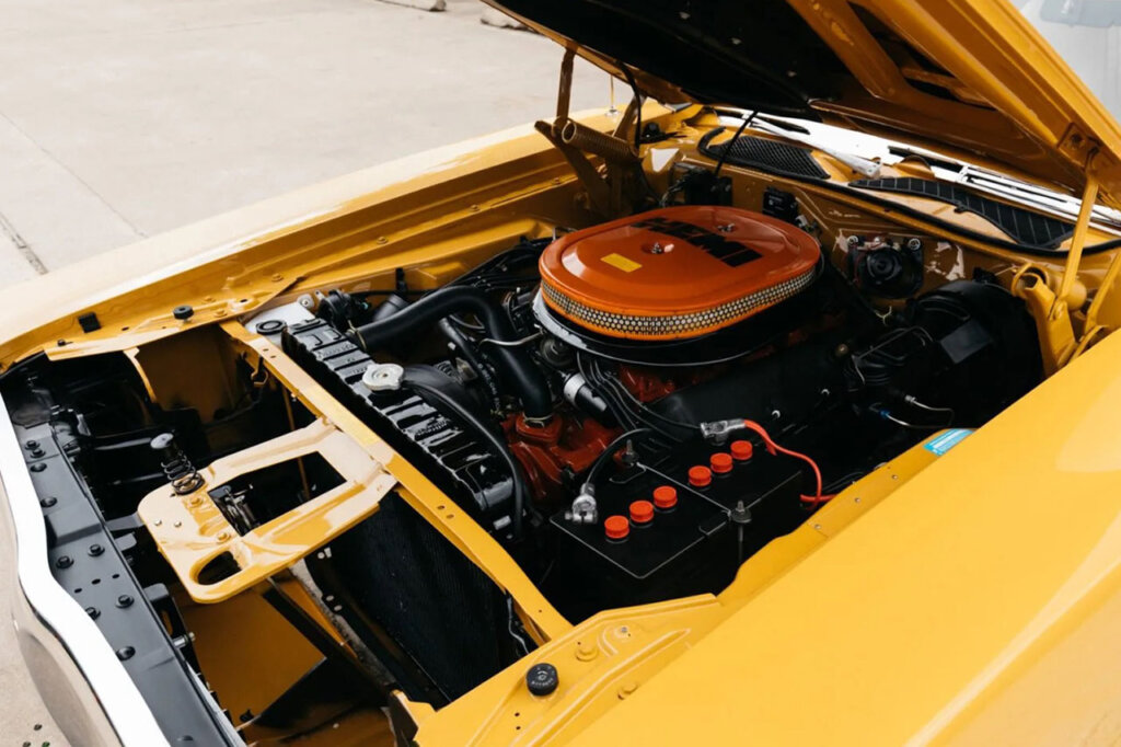 Hemi engine in a yellow dodge car