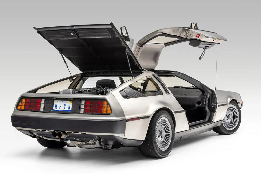Delorean with Trunk hood and doors opened