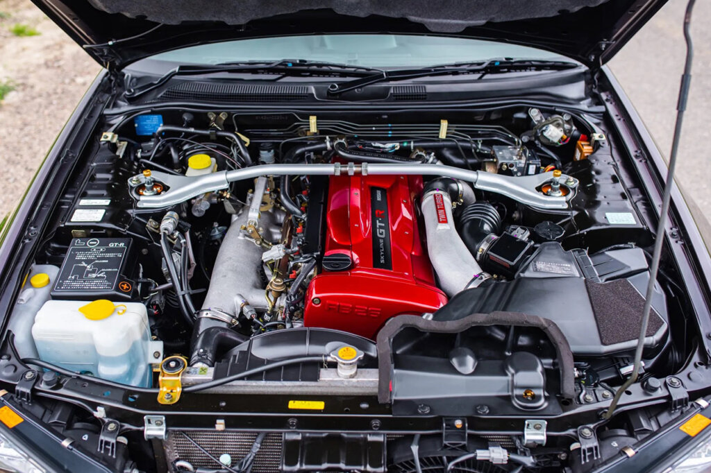 RB26DETT engine in a r34 gtr v-spec