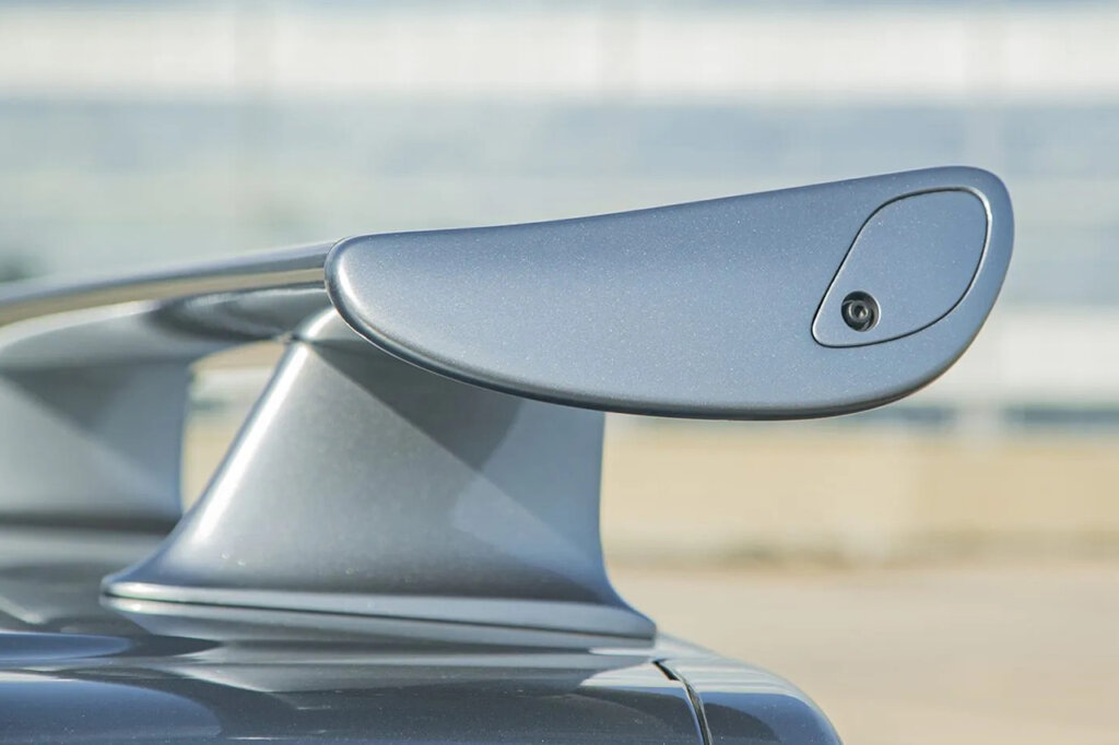 adjustable silver r34 wing