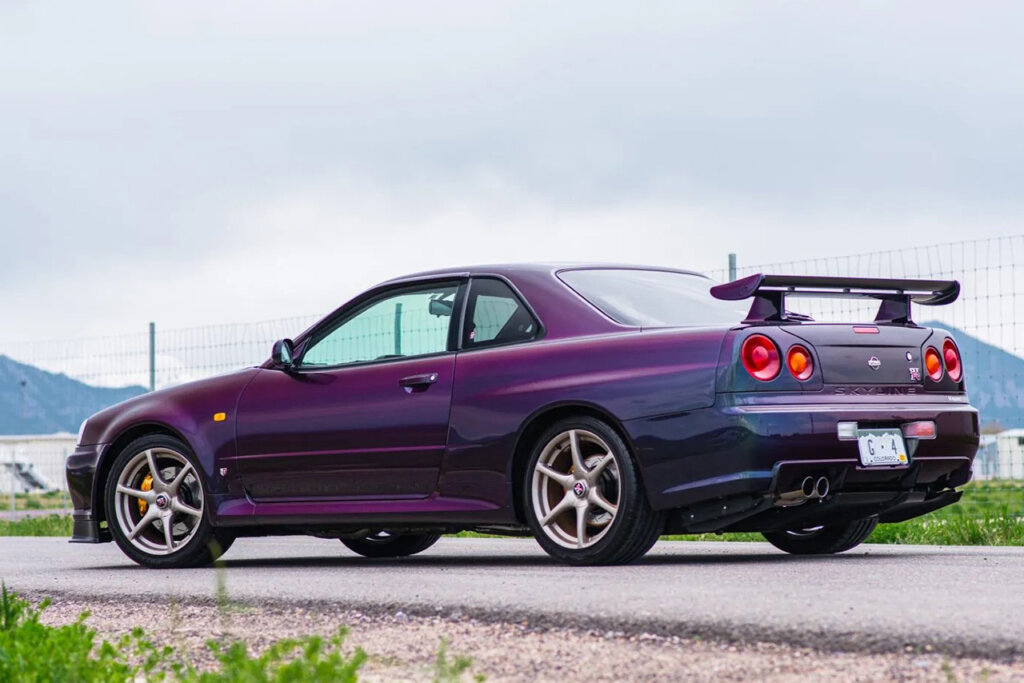 purple r34 gtr v-spec on ground