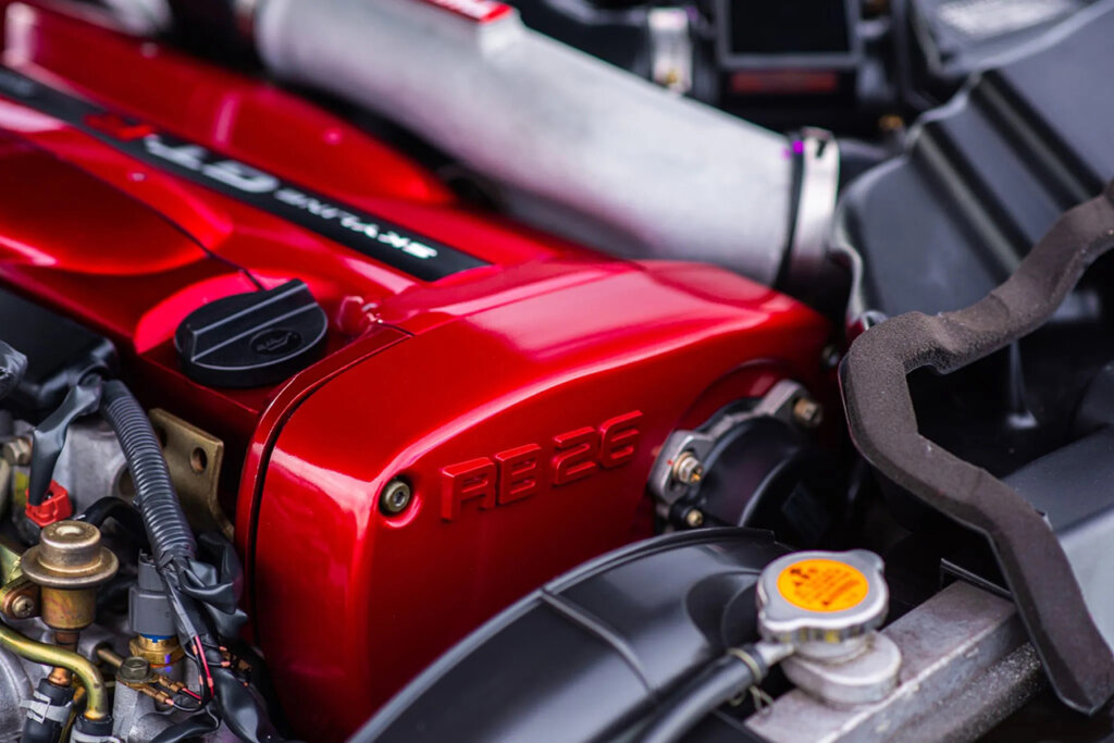 red valve cover of a rb26dett in a skyline