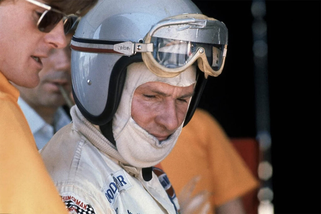 bruce mclaren in f1 mclaren racing gear