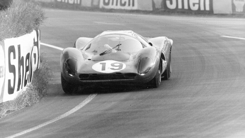 ferrari 330 p4 at 1966 le mans