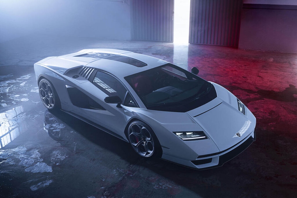 white Lamborghini Countach LPI 800-4