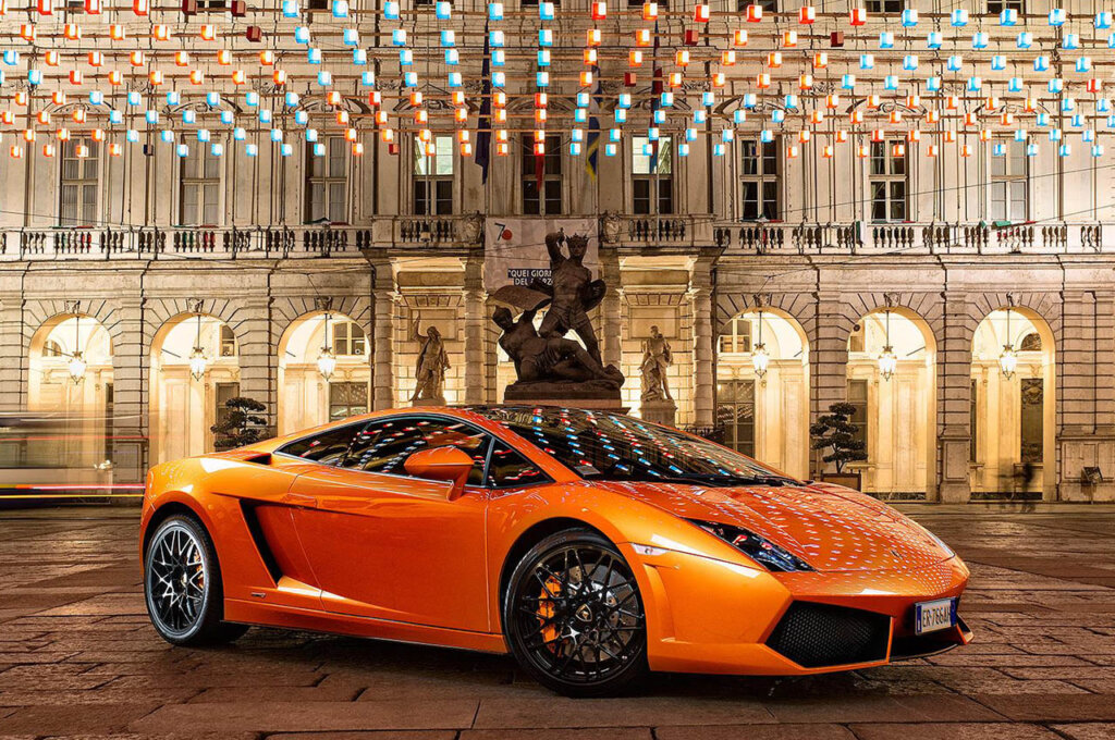orange gallrado under plaza lights