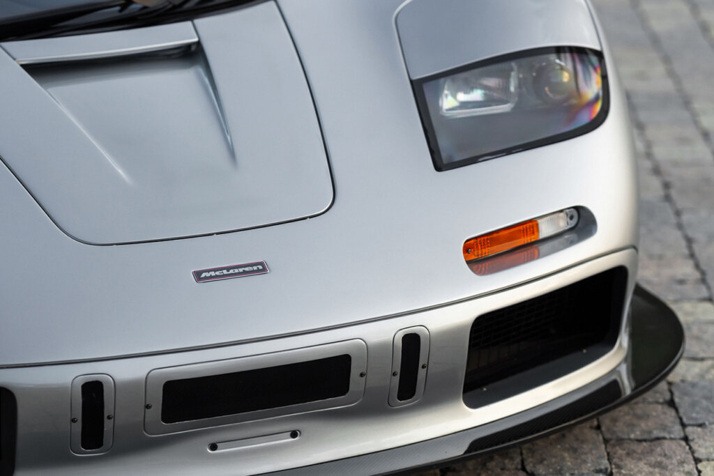Front end of a HDK McLaren F1 front splitter and headlight above big vent