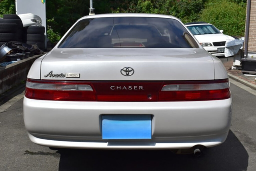 White Toyota Chaser Avanti rear closeup