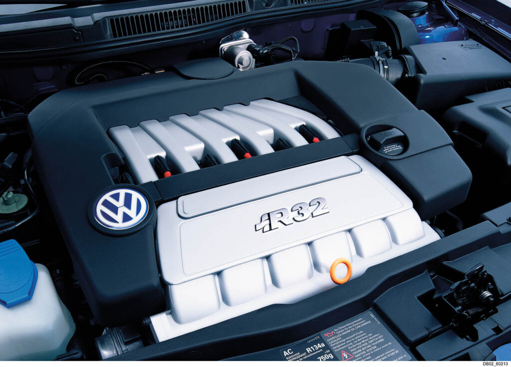 Golf R32 engine