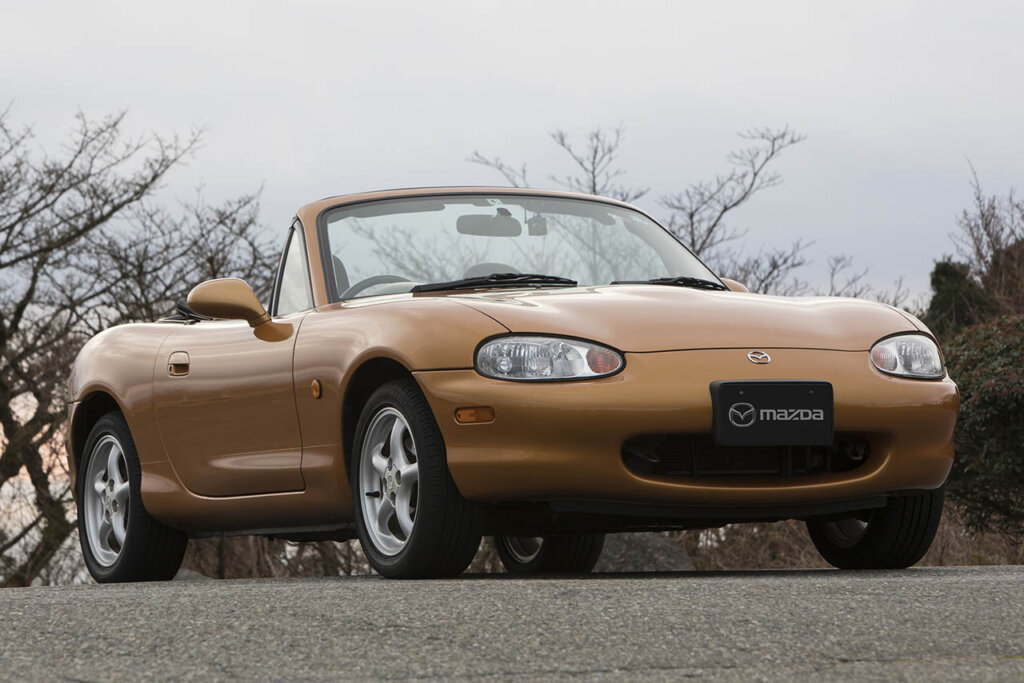 yellow mazda mx5