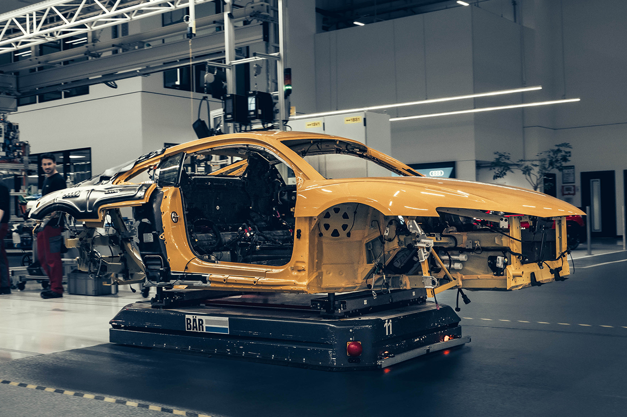 Audi R8 Bids Final Adieu - Motofutura