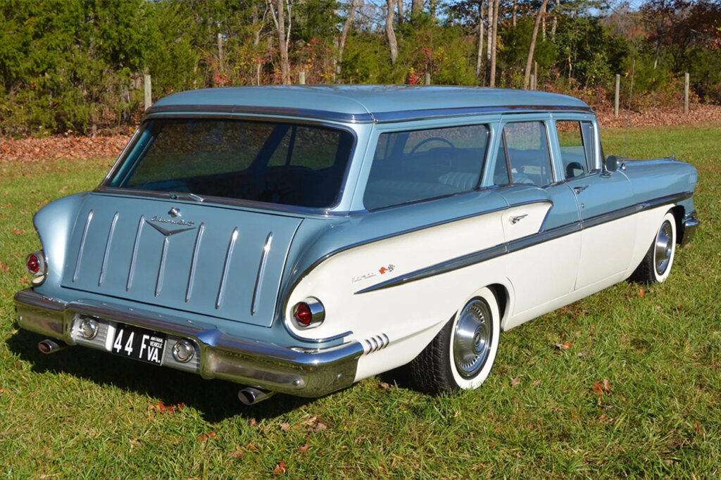 Rear shot of the 2nd gen Nomad, blue and white paint scheme