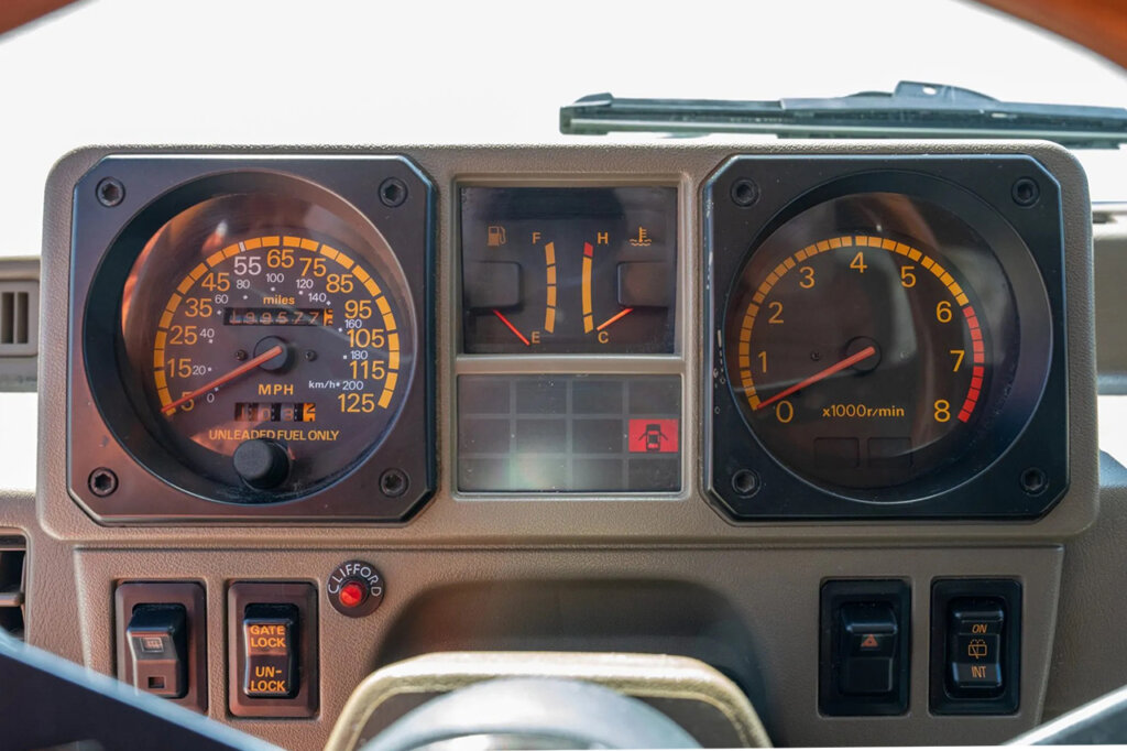 Amber dash speedometer with two square panels with lights
