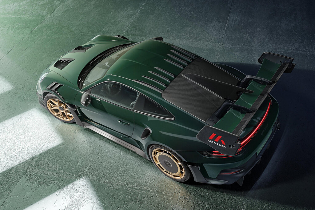 Aerial view of a Porsche 911 GT3RS parked in a room with carbon fiber shark fin covering rear wheel.