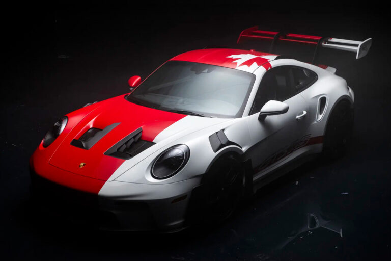red and white porsche 911 gt3 rs