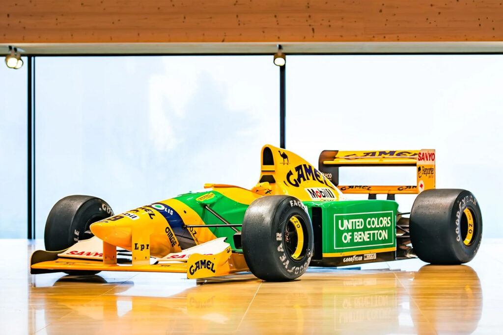 Yellow and green benetton b192-05 f1 race car