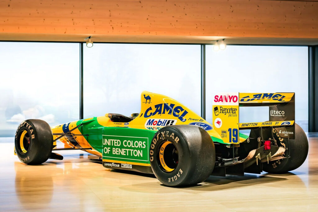 rear view of Yellow and green benetton b192-05 f1 race car